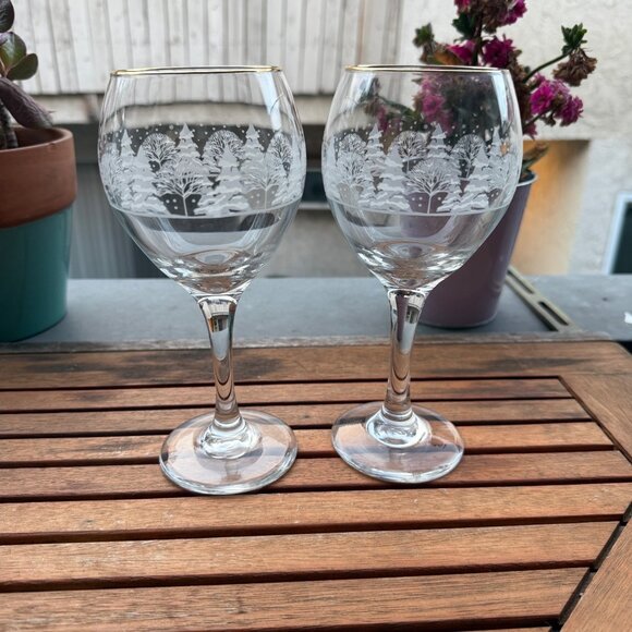 Vintage Crystal Libbey Etched Glass Wine Goblets With Gold Rim & Winter Wonderla - Picture 1 of 8